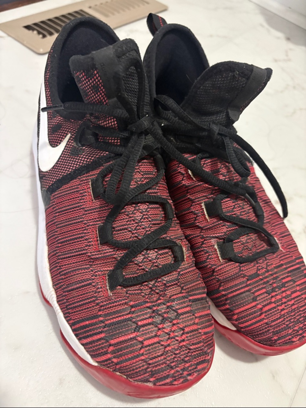 KD Kevin Durant basketball 7Y  Nike Red and Black Woven Running Sneakers shoes